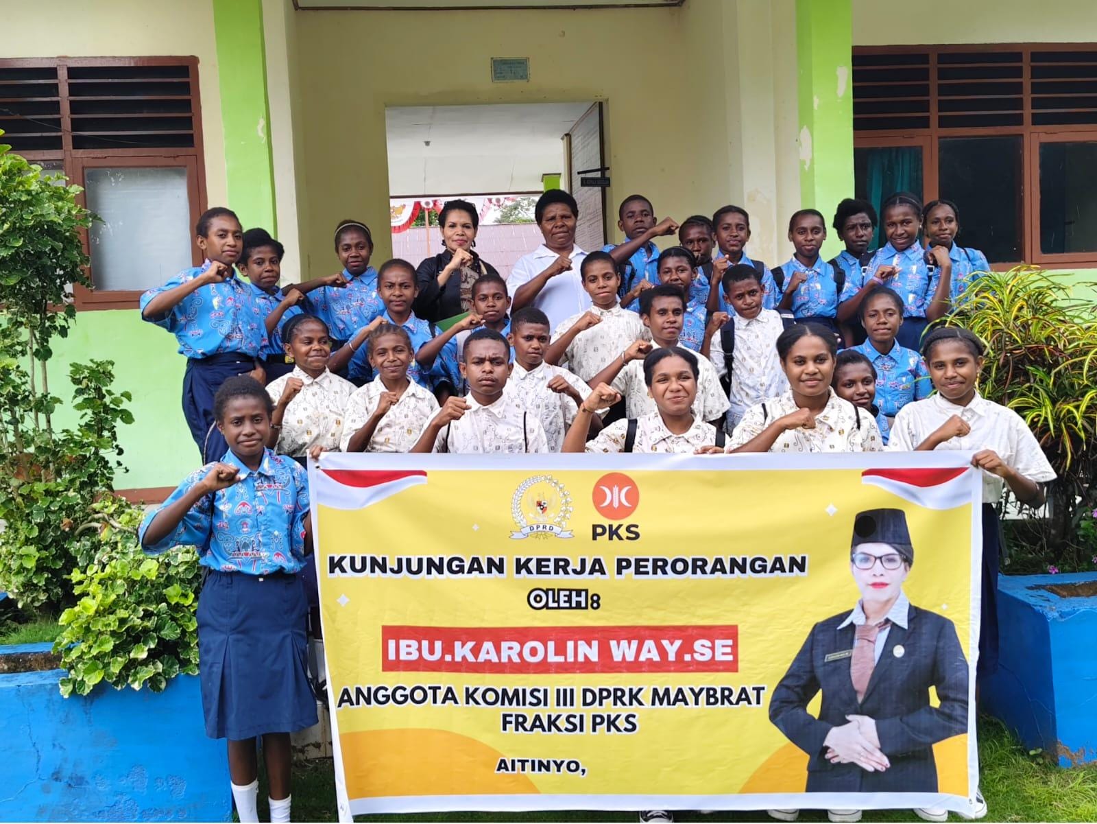 Anggota DPRK Maybrat Minta Pergantian Kepsek SMPN  Aitinyo Ditinjau Kembali