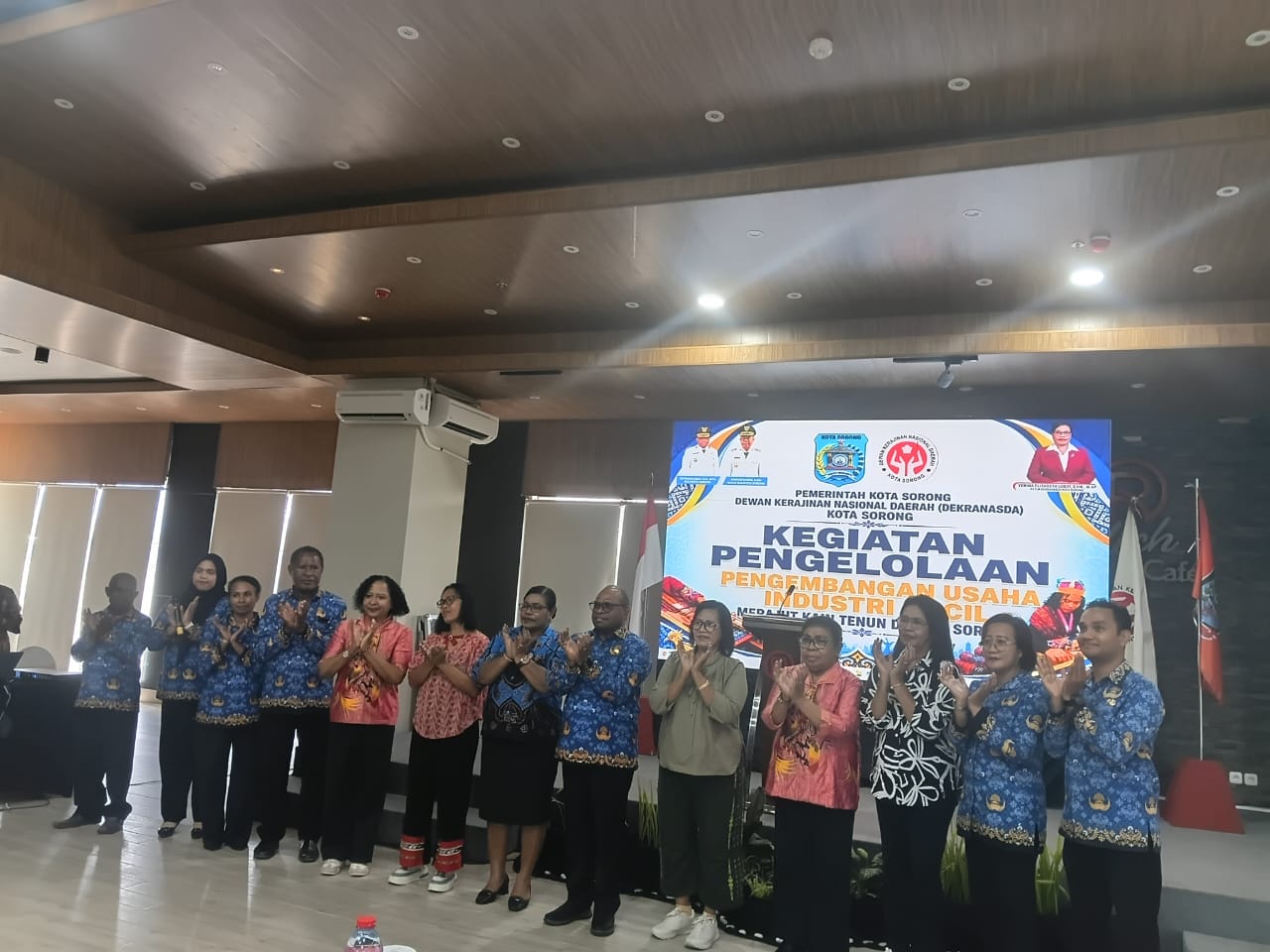 Merajut Budaya, Menganyam Ekonomi: Pelatihan Tenun Dorong 55 Perajin Lokal Kota Sorong Naik Kelas