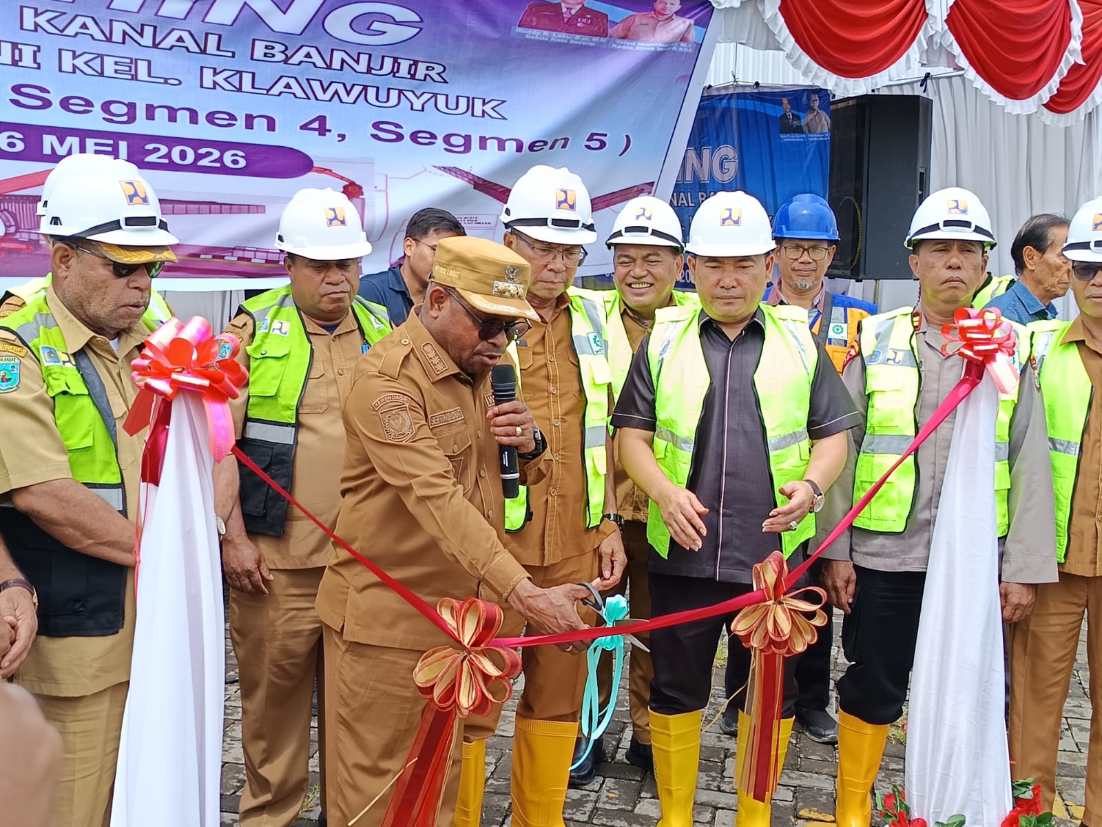 Komitmen Atasi Masalah Banjir, Walikota  Sorong Resmi Launching Pembangunan Kanal di Sorong Timur