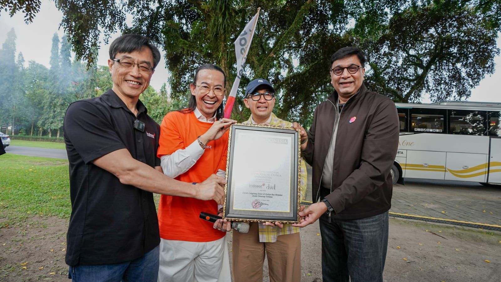 11 Jam Live TikTok Tanpa Putus Bareng Indosat, Dave- Iwet Ramadhan Pecahkan Rekor MURI