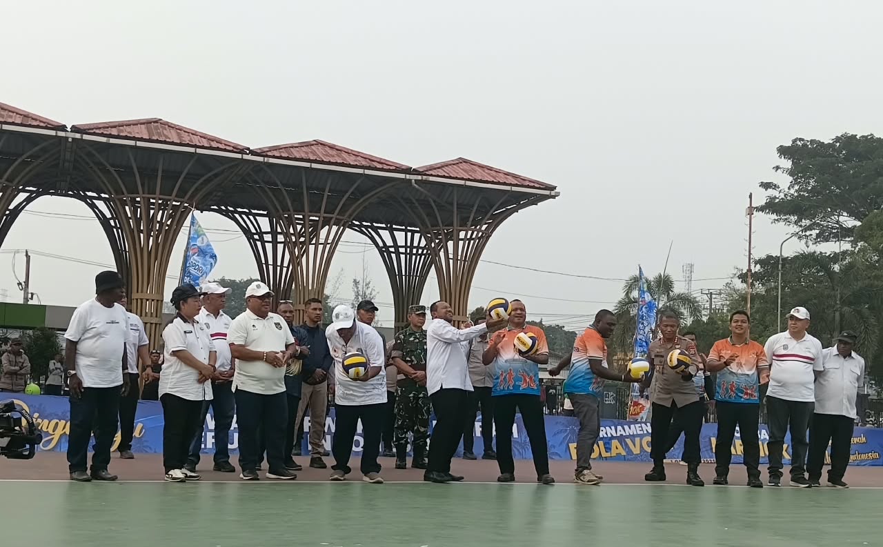 HUT KE-22 DPD RI: Senator Mamberob Rumakiek Gelar Rangkaian Kegiatan Olahraga, Karya Tulis, Donor Darah dan Pameran UMKM di Kabupaten Sorong