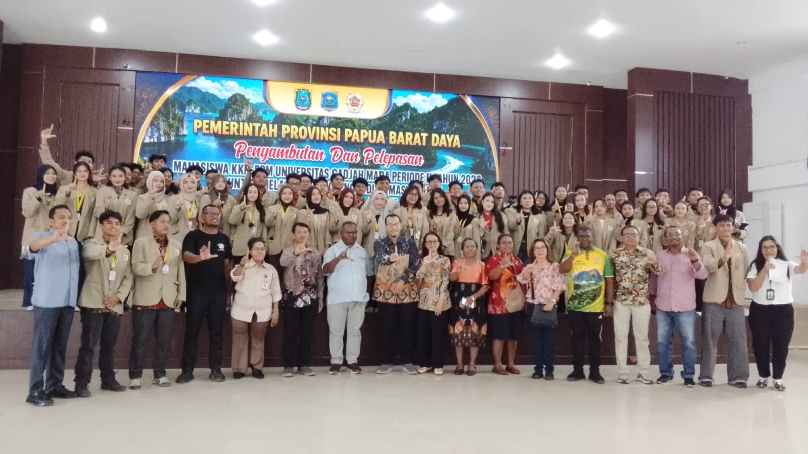 Gubernur Elisa  Apresiasi Kehadiran Mahasiswa KKN UGM :  Anggota KAGAMA Sorong  Sellvyana Sangkek Sampaikan Pesan Catur Dharma